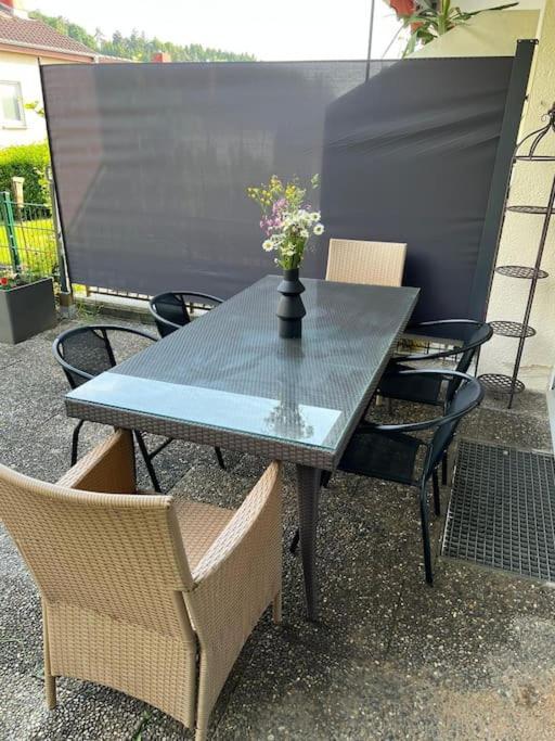 Reiheneckhaus Mit Garten Und Terasse Tettnang Exteriör bild